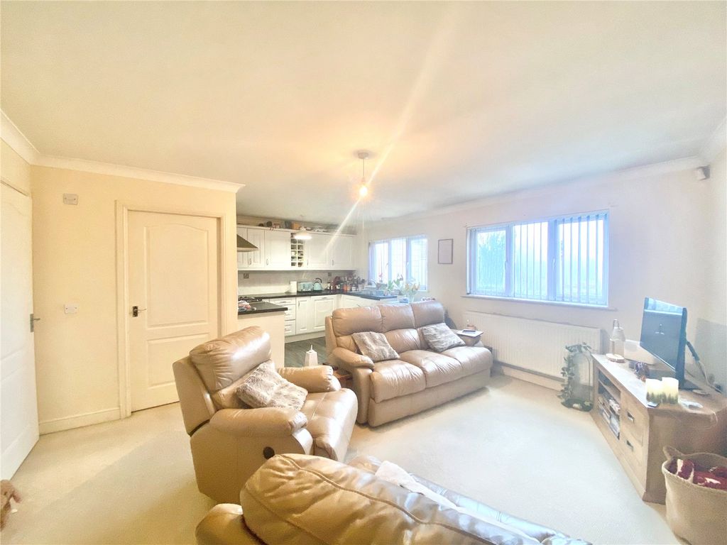 2 bed flat for saleRoman Road, Blackburn, Lancashire BB1 photo 3