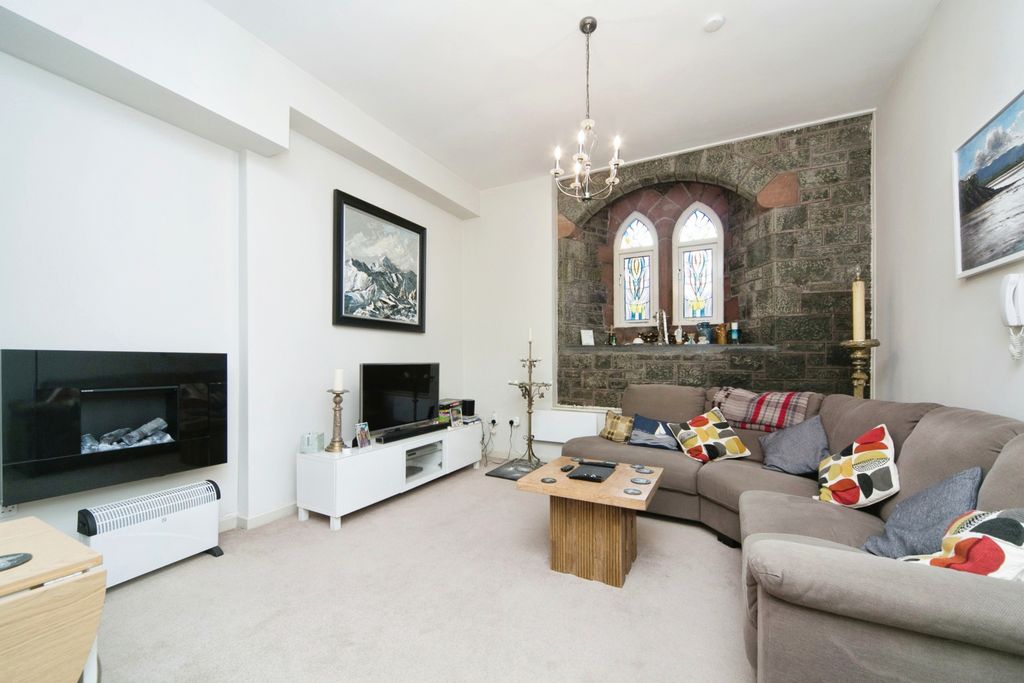 2 bed flat for salePorthmadog Road, Criccieth, Gwynedd LL52