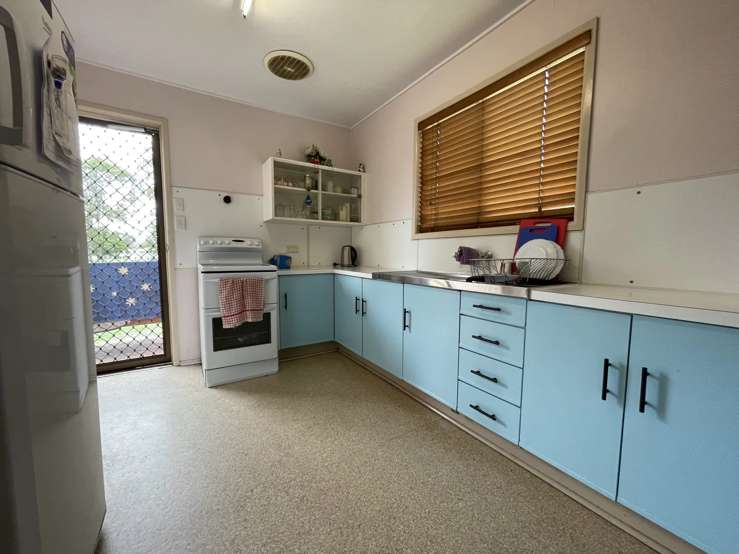 89 Beardmore Crescent, Dysart QLD 4745 photo 2