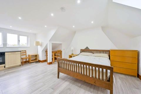 Dorset Road, London SW19, Studio to rent