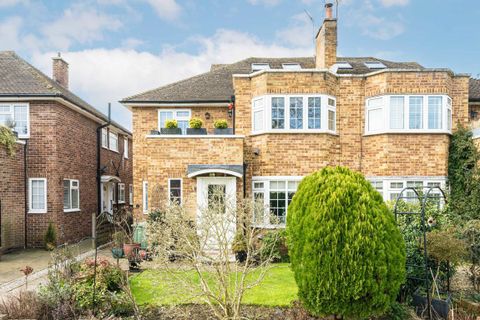 Bishops Close, Ham TW10