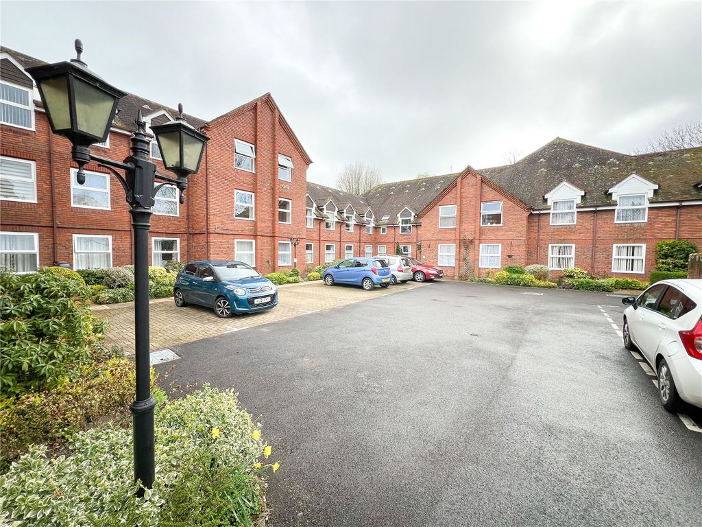 1 bed flat for saleEast Street, Blandford Forum, Dorset DT11