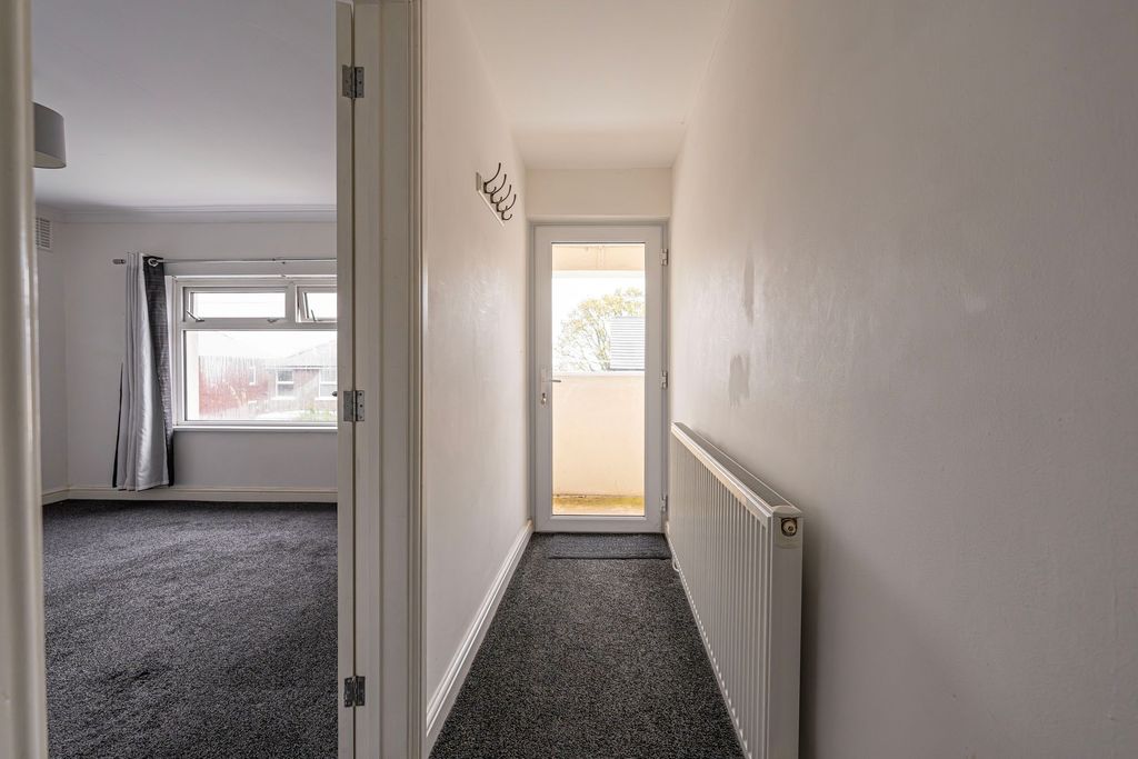 Additional image 10 of 2 bed flat for saleSouth Avenue, Sebastopol NP4