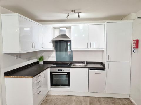 27 The Forum, Tiverton Way, Cambridge CB1