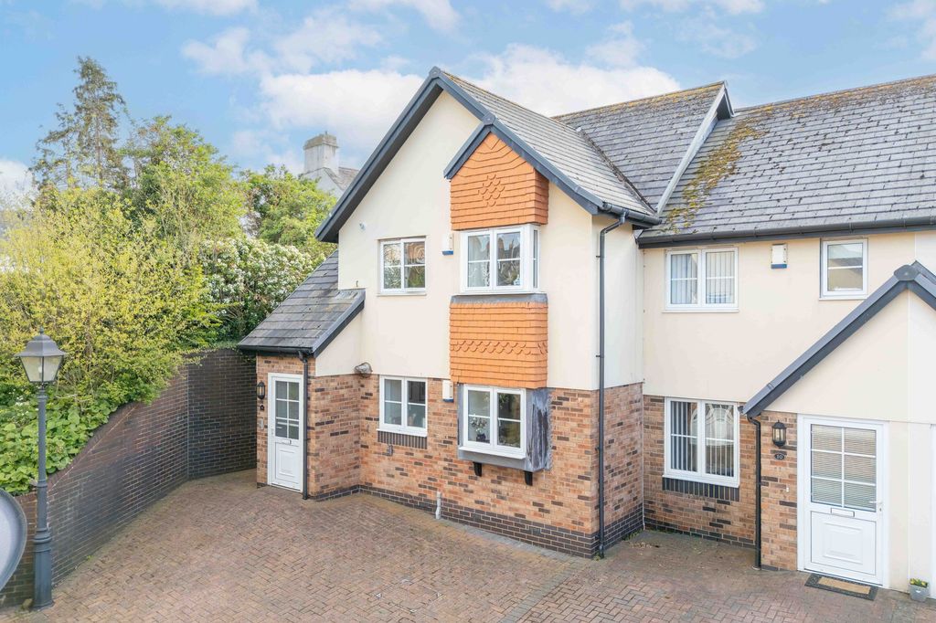 2 bed flat for salePentre Wech, Conwy LL32