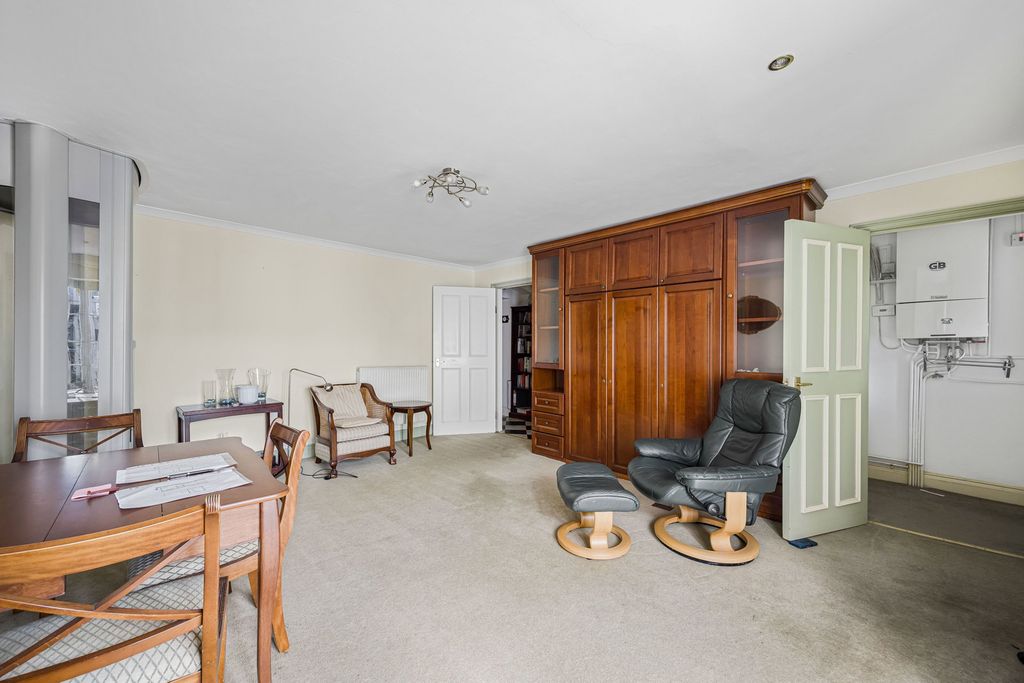 Additional image 7 of 2 bed flat for saleWellington Square, Cheltenham GL50