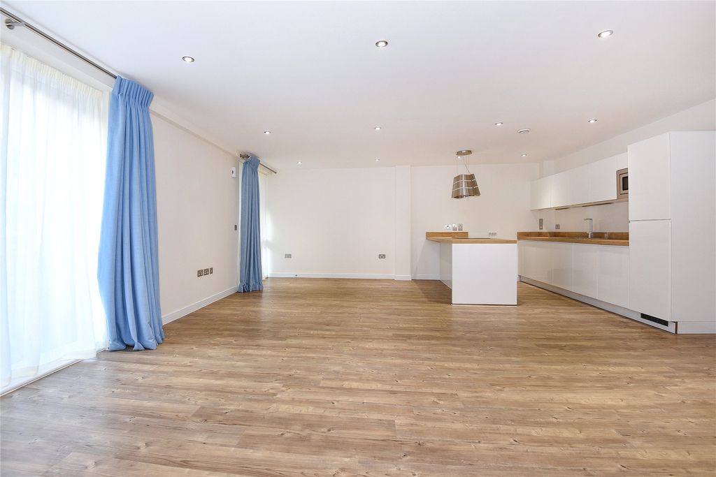 Additional image 13 of 1 bed flat for saleLymington, Hampshire SO41