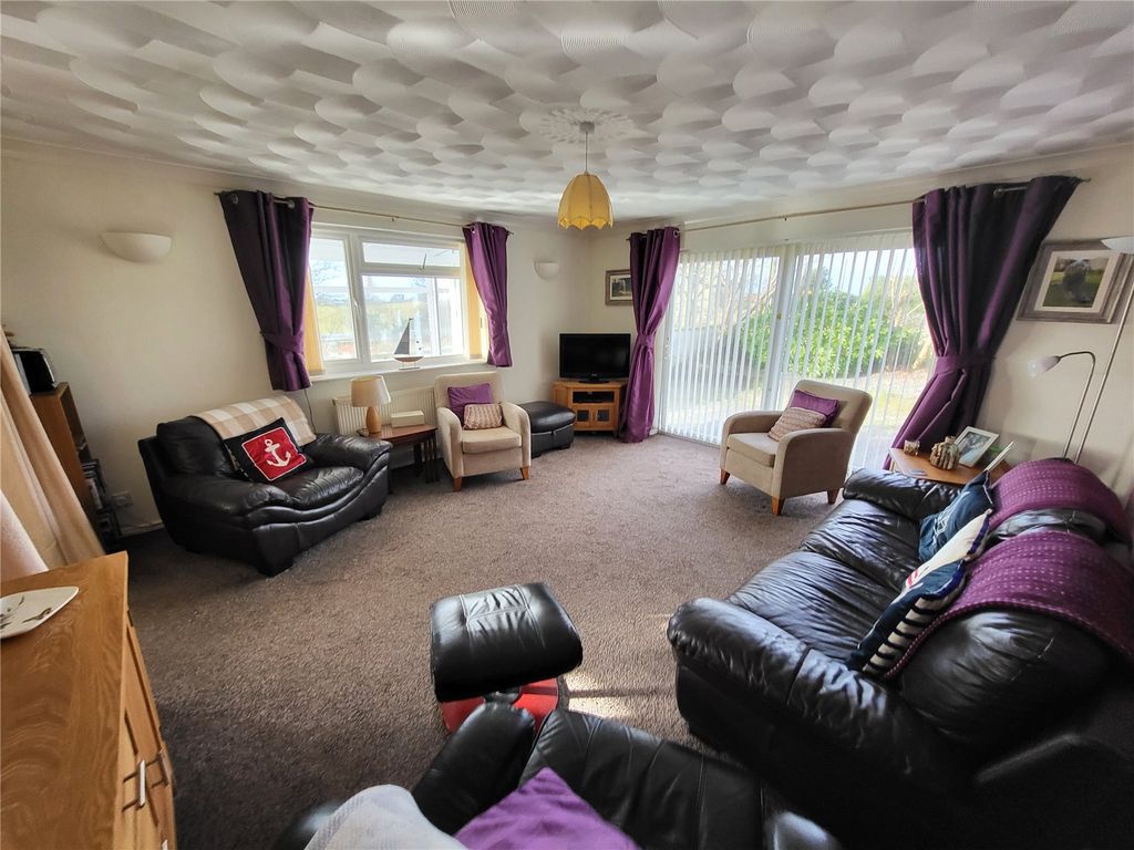 4 bed bungalow for salePencarnsiog, Ty Croes, Anglesey LL63 photo 5