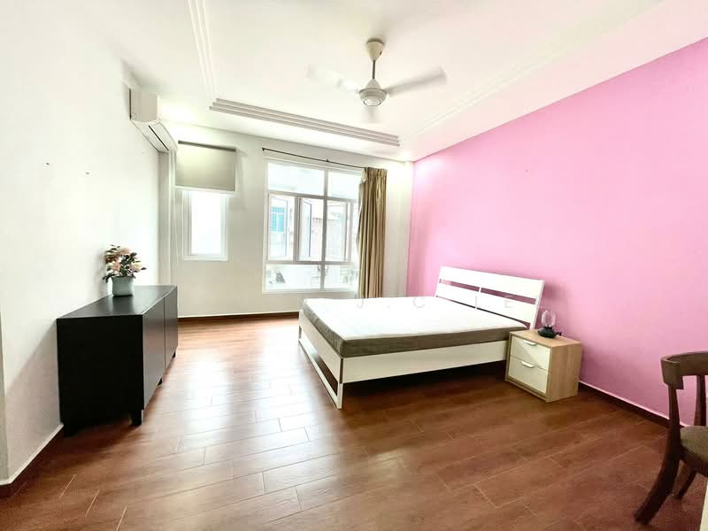 Co-Living HUGE Master Bedroom @ Starlight Road