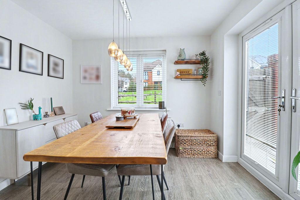 Additional image 7 of 3 bed semi-detached house for saleClaypit Copse, Bursledon SO31