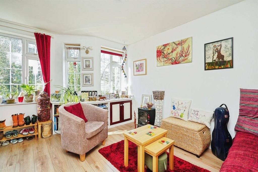 Additional image 2 of 2 bed flat for saleHill House, Overthorpe, Banbury OX17