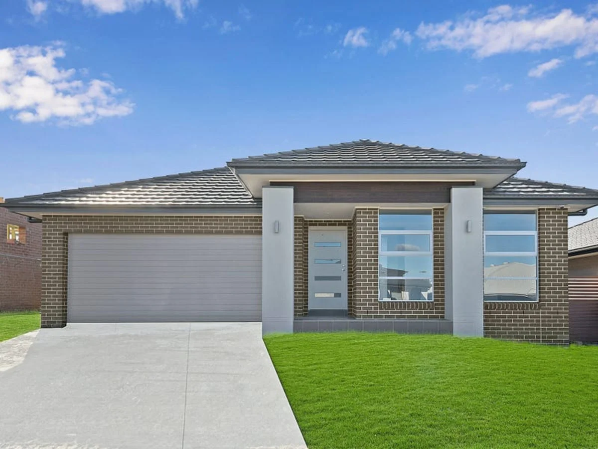 8 Stratton Road, Oran Park NSW 2570