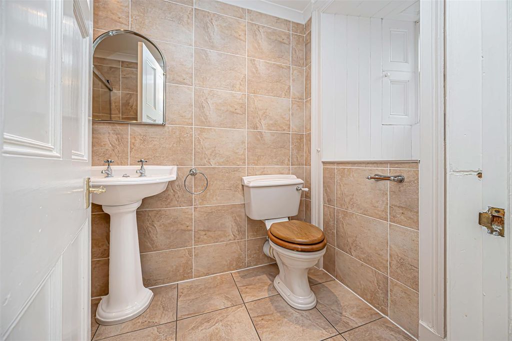Additional image 13 of 2 bed flat for sale3 Inzievar House, Dunfermline KY12