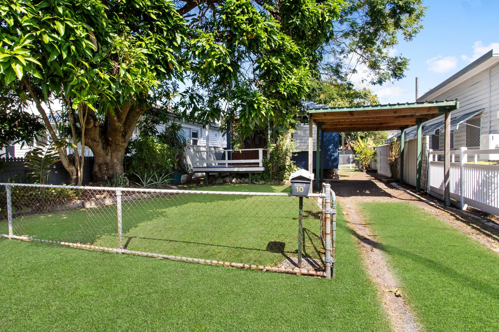 10 Inglis Street, Woody Point QLD 4019