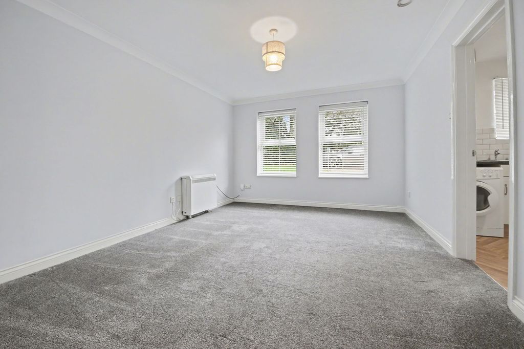 Additional image 2 of 2 bed flat for sale96 Midanbury Lane, Bitterne SO18