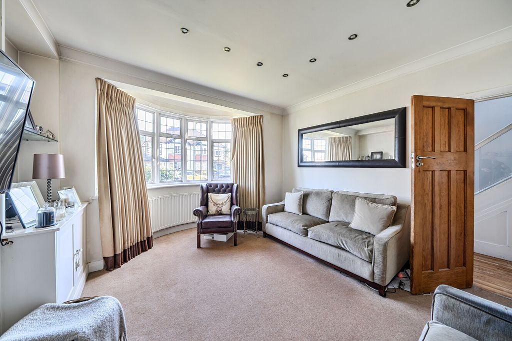Additional image 10 of 4 bed semi-detached house for saleHurstdene Avenue, Hayes, Kent BR2