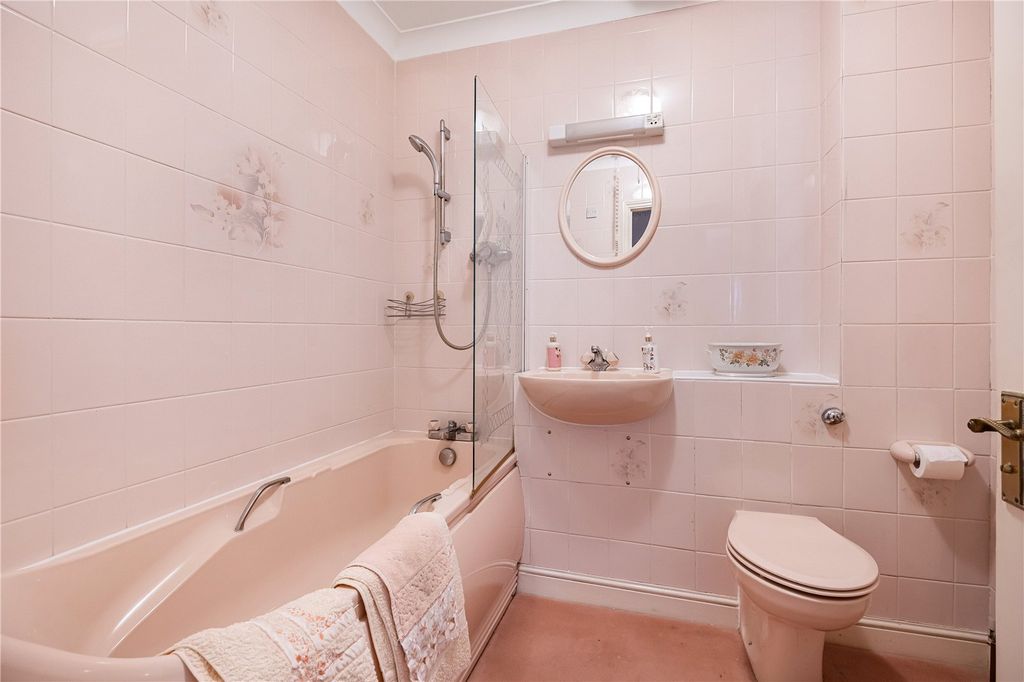 Additional image 18 of 3 bed flat for saleAllum Lane, Elstree, Borehamwood, Hertfordshire WD6