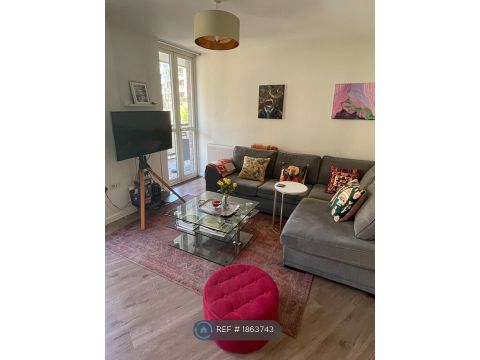 Maypole Court, London E3