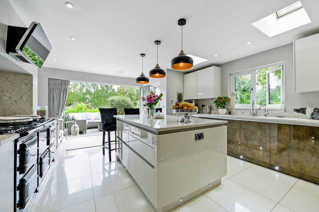 Additional image 5 of 6 bed detached house for saleGibbins Lane, Warfield, Bracknell, Berkshire RG42