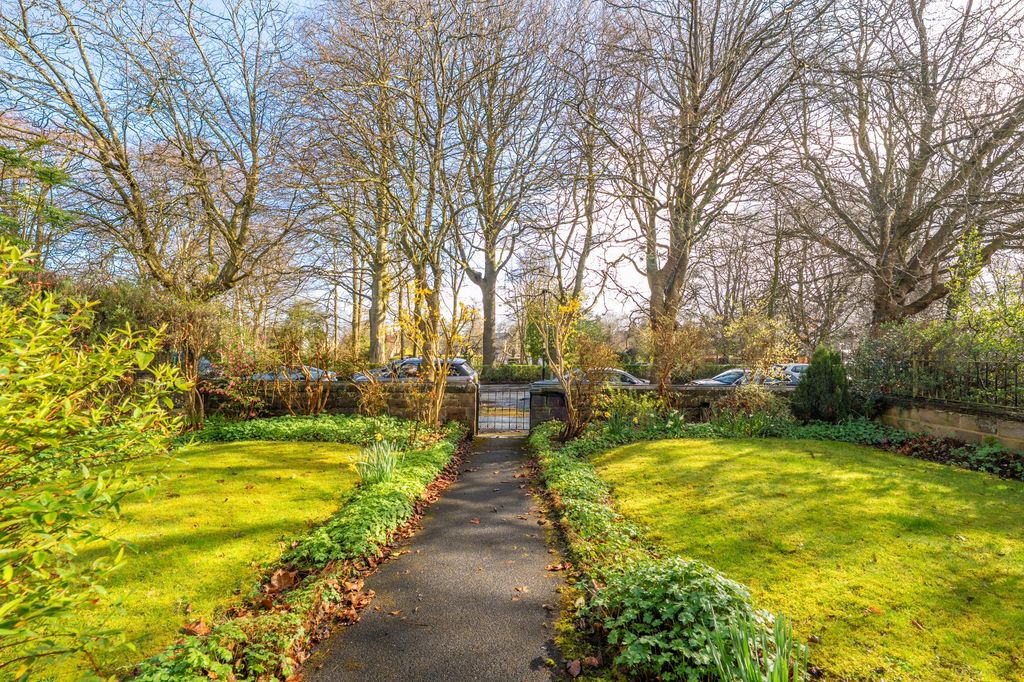 Additional image 3 of 3 bed flat for salePark Avenue, Harrogate HG2