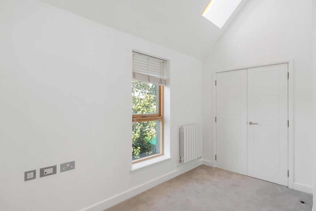 Additional image 13 of 4 bed semi-detached house for saleGibsons Place, Brentford TW8