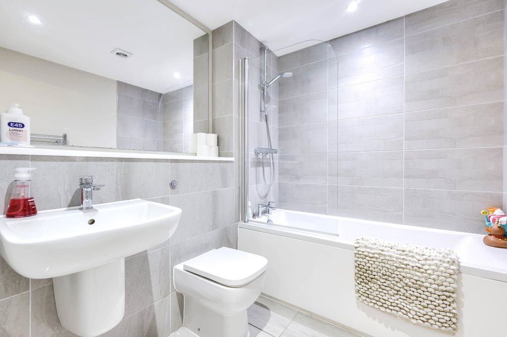 Additional image 10 of 2 bed flat for saleWaterside View, Harrogate Road, Bradford, West Yorkshire BD10