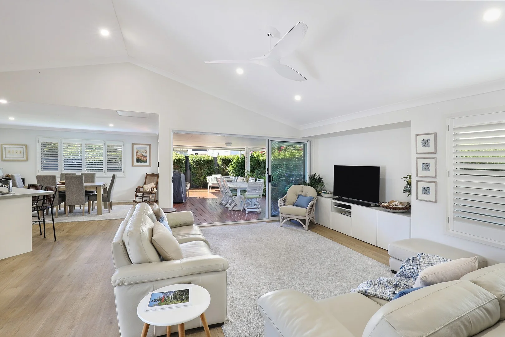 27 Dominica Place, Kawana Island QLD 4575