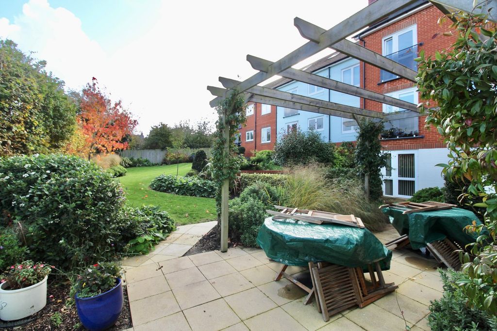 Additional image 11 of 1 bed property for saleNorth Close, Lymington SO41