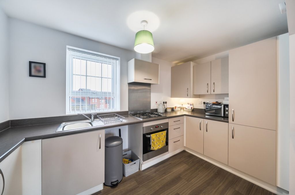 Additional image 3 of 2 bed flat for sale18 Penrhyn Way, Grantham, Lincolnshire NG31