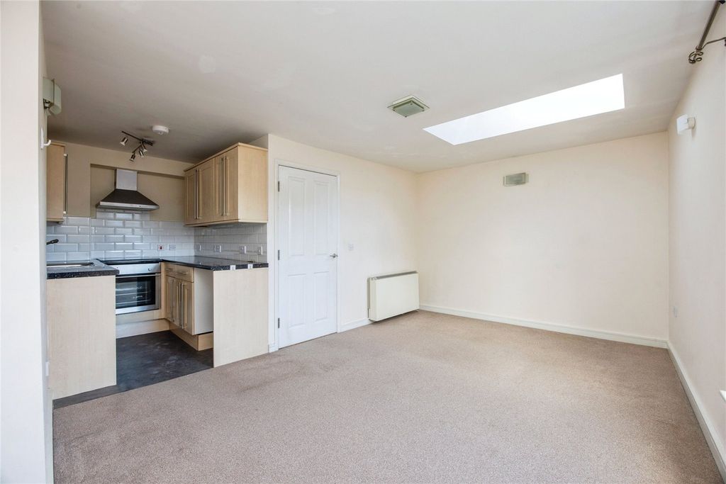Additional image 3 of 2 bed flat for saleCrinnicks Hill, Bodmin, Cornwall PL31