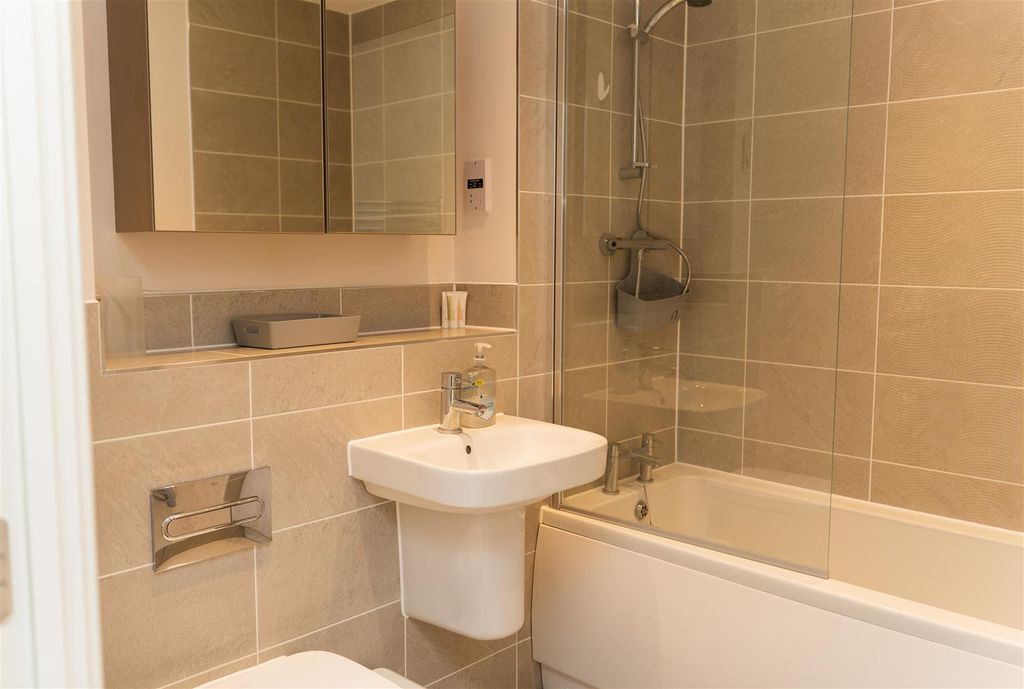 Additional image 7 of 2 bed flat for saleHolmesley Road, Borehamwood WD6
