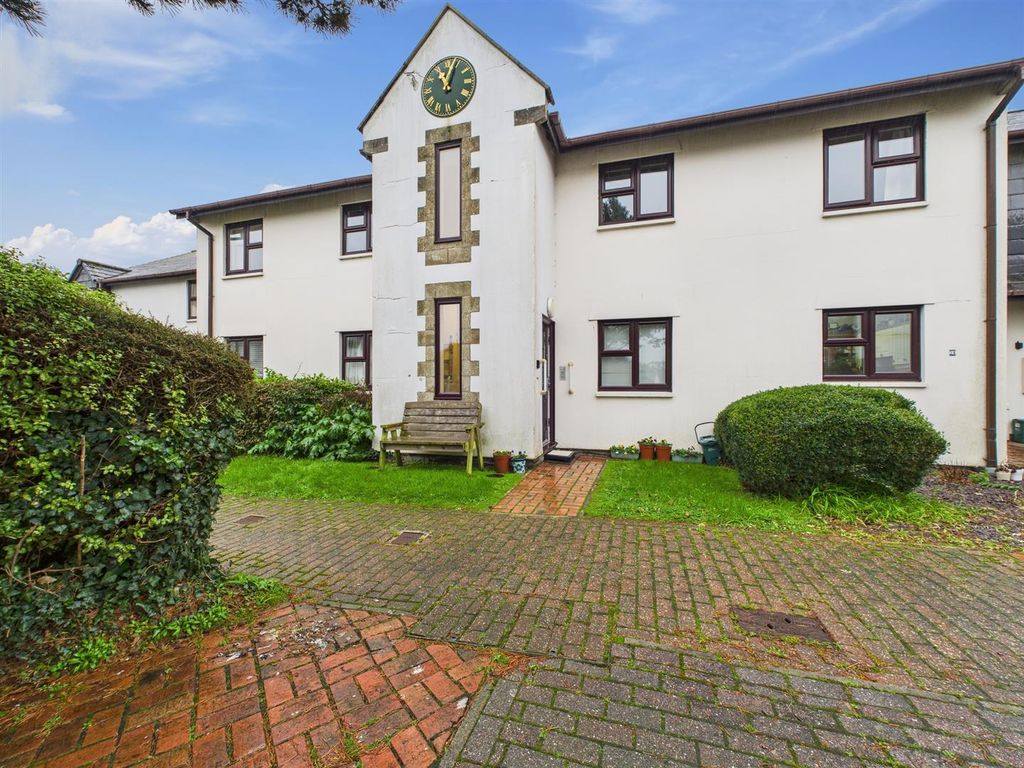 2 bed flat for saleTown Farm Court, Braunton EX33