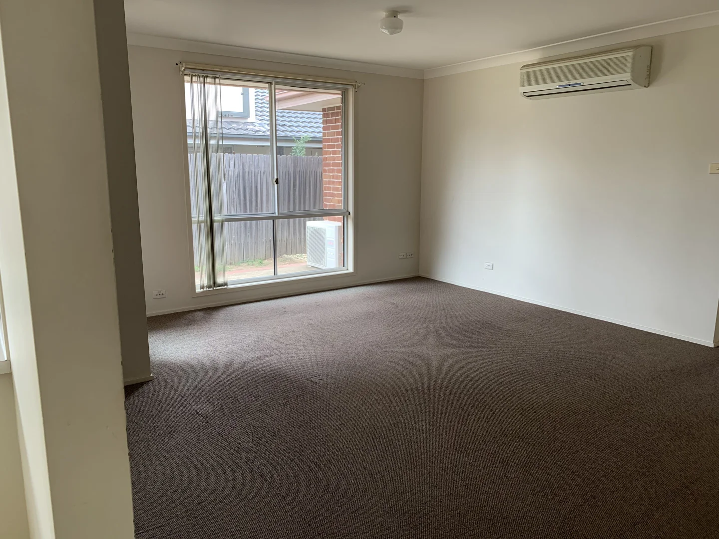 22 Freeman Circuit, Ingleburn NSW 2565 photo 5