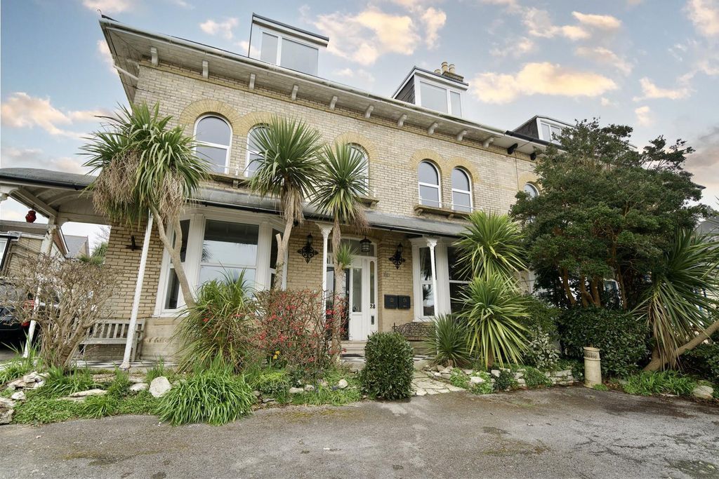 2 bed flat for saleBuxton Road, Weymouth DT4