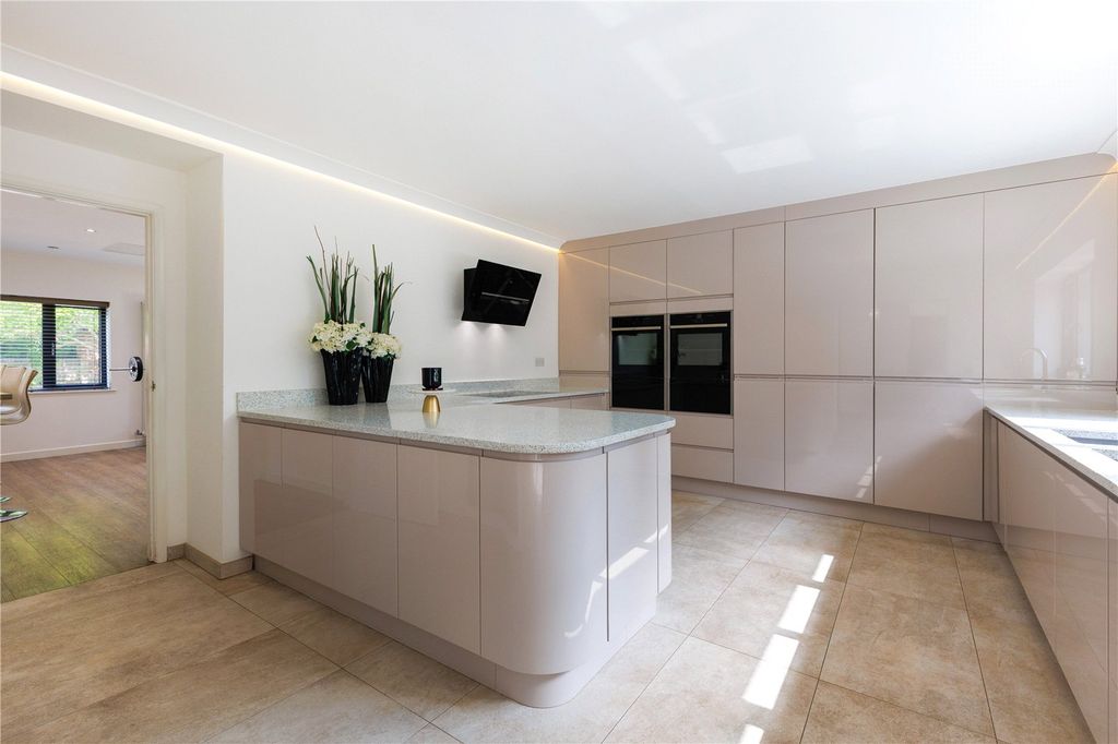 Additional image 3 of 6 bed detached house for saleBrackley, Northamptonshire NN13