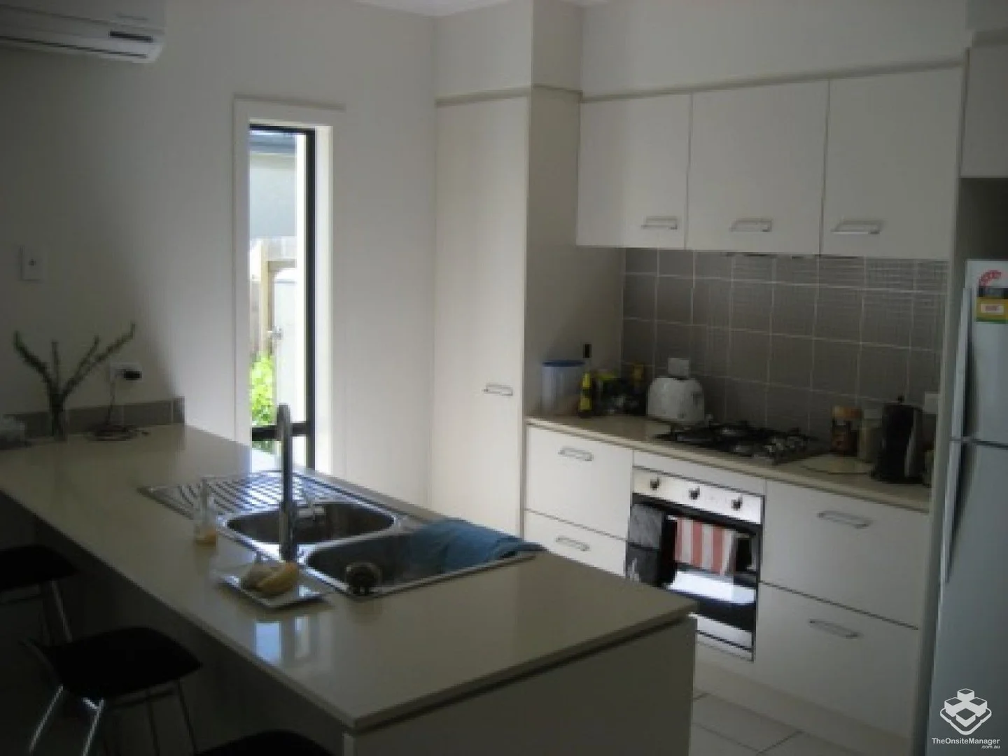 Additional image 9 of ID:21173815/16 Surbiton Court, Carindale QLD 4152