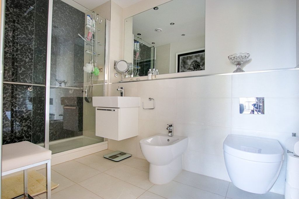 Additional image 9 of 2 bed flat for saleAlmansa Way, Lymington SO41