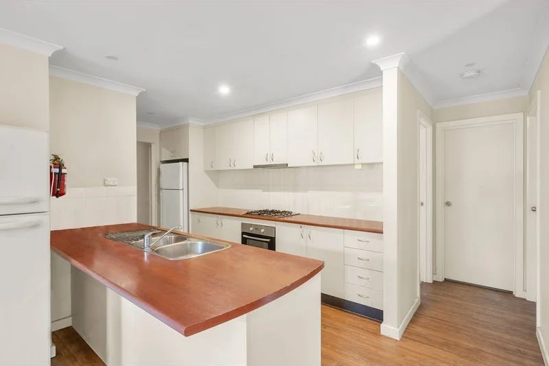 3/11 Thwaites Cl, Highton VIC 3216 photo 4