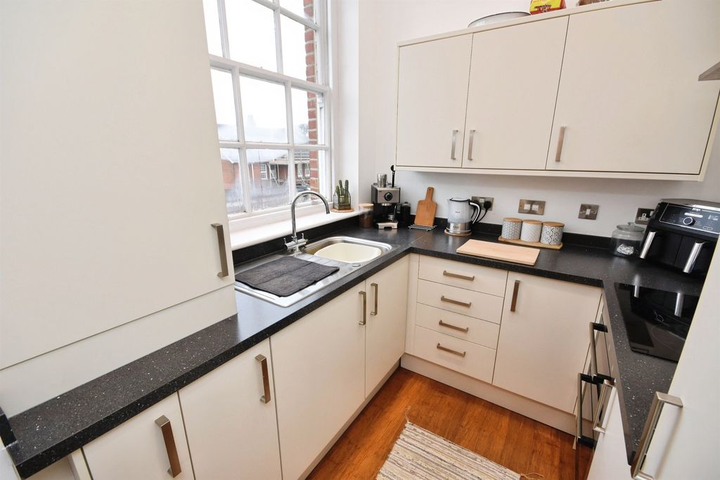 Additional image 6 of 2 bed flat for saleCoggeshall Road, Braintree CM7
