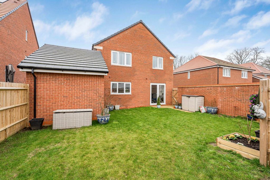 Additional image 10 of 4 bed detached house for saleMiles Road, Bordon, Hampshire GU35