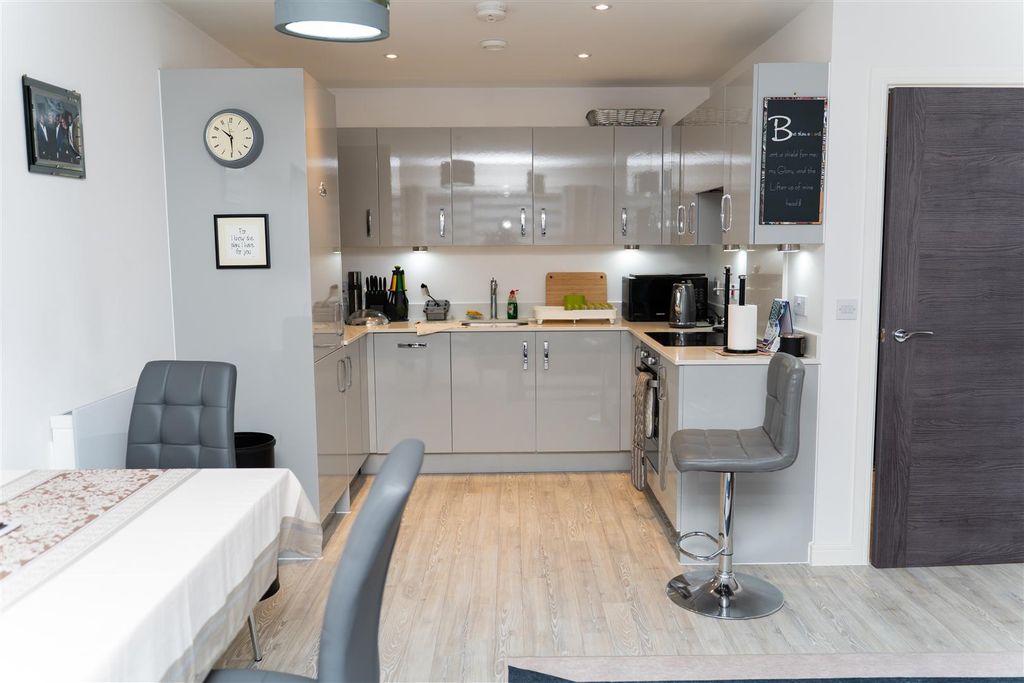 Additional image 3 of 2 bed flat for saleHolmesley Road, Borehamwood WD6
