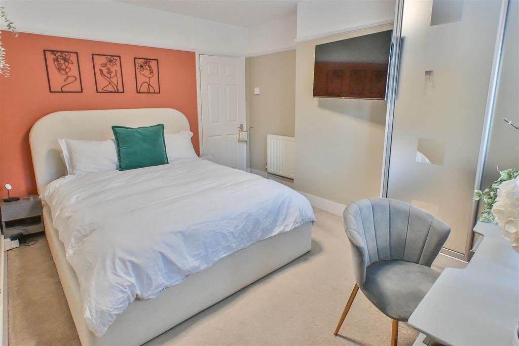 Additional image 5 of 2 bed maisonette for saleKings Road, Brentwood CM14