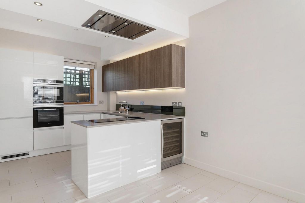 Additional image 2 of 4 bed semi-detached house for saleGibsons Place, Brentford TW8