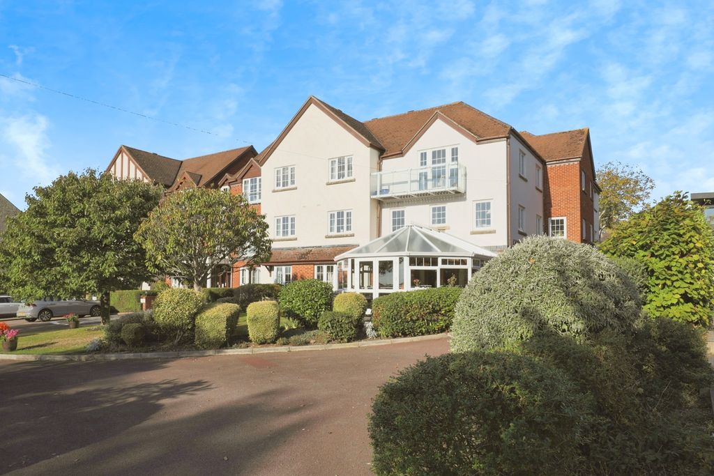 1 bed flat for salePegasus Court, Station Road, Broadway, Worcestershire WR12