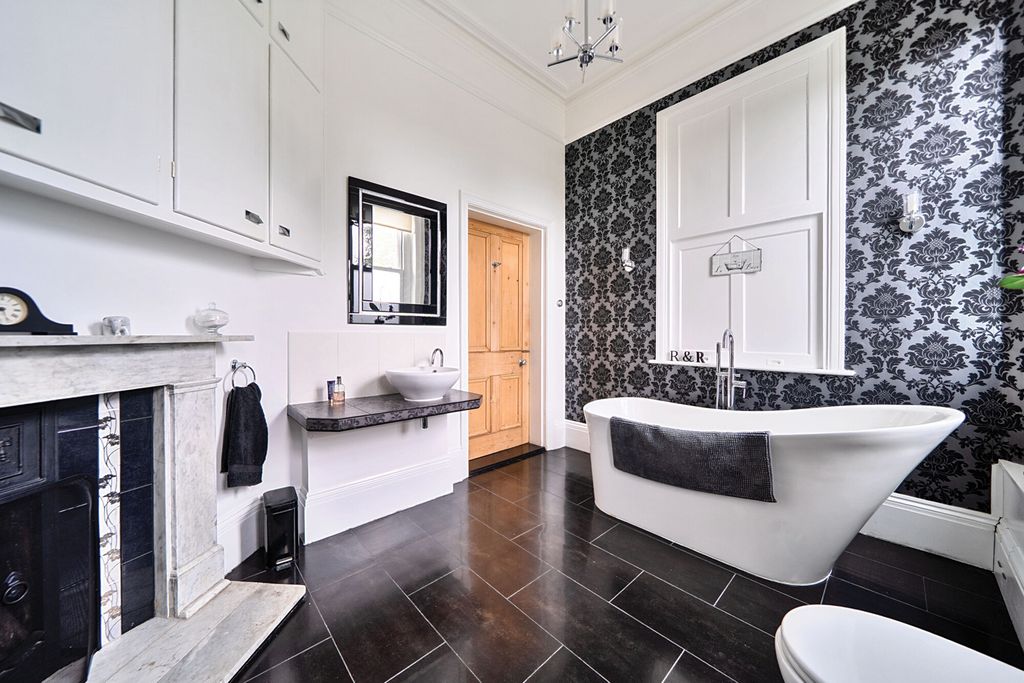 Additional image 10 of 2 bed flat for saleOldfield Road, Bromley BR1