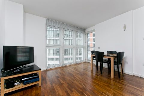 New Providence Wharf, Fairmont Avenue, London E14