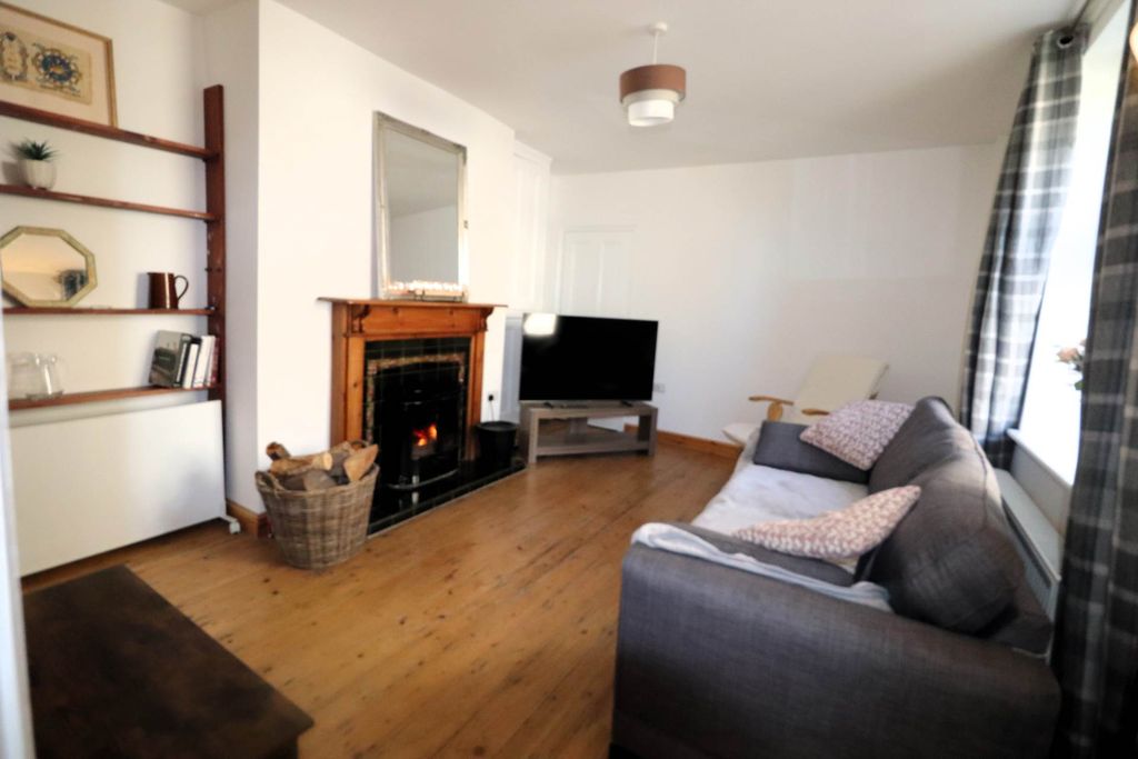3 bed semi-detached house for saleBorth SY24
