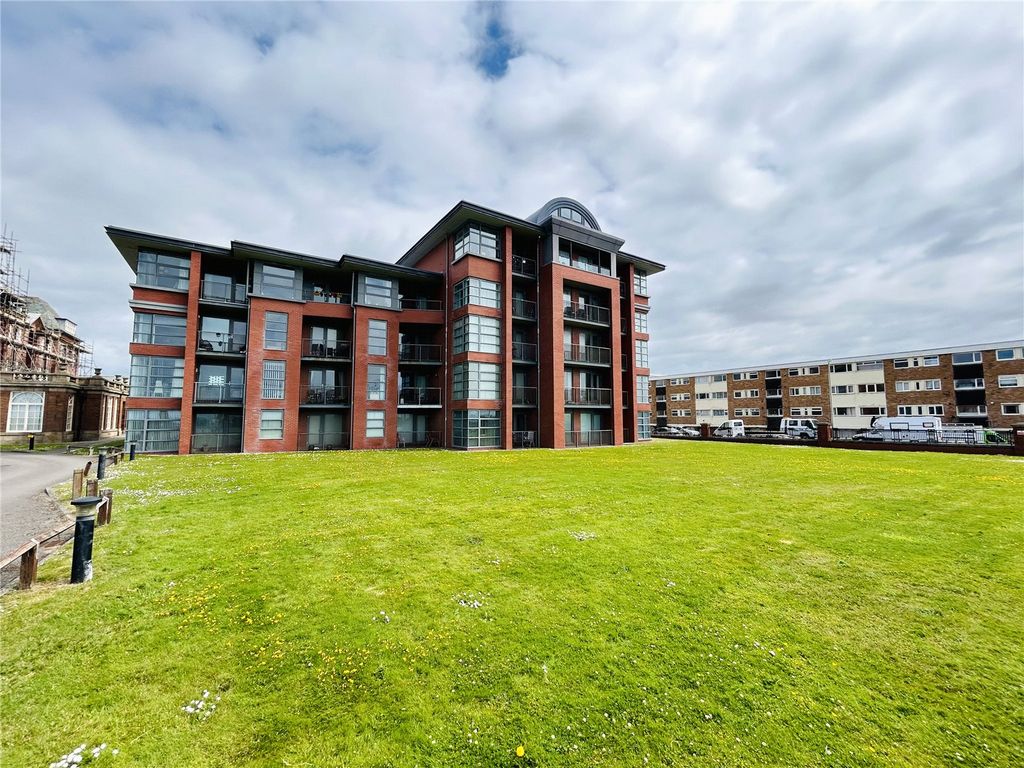 2 bed flat for saleQueens Promenade, Bispham, Blackpool FY2