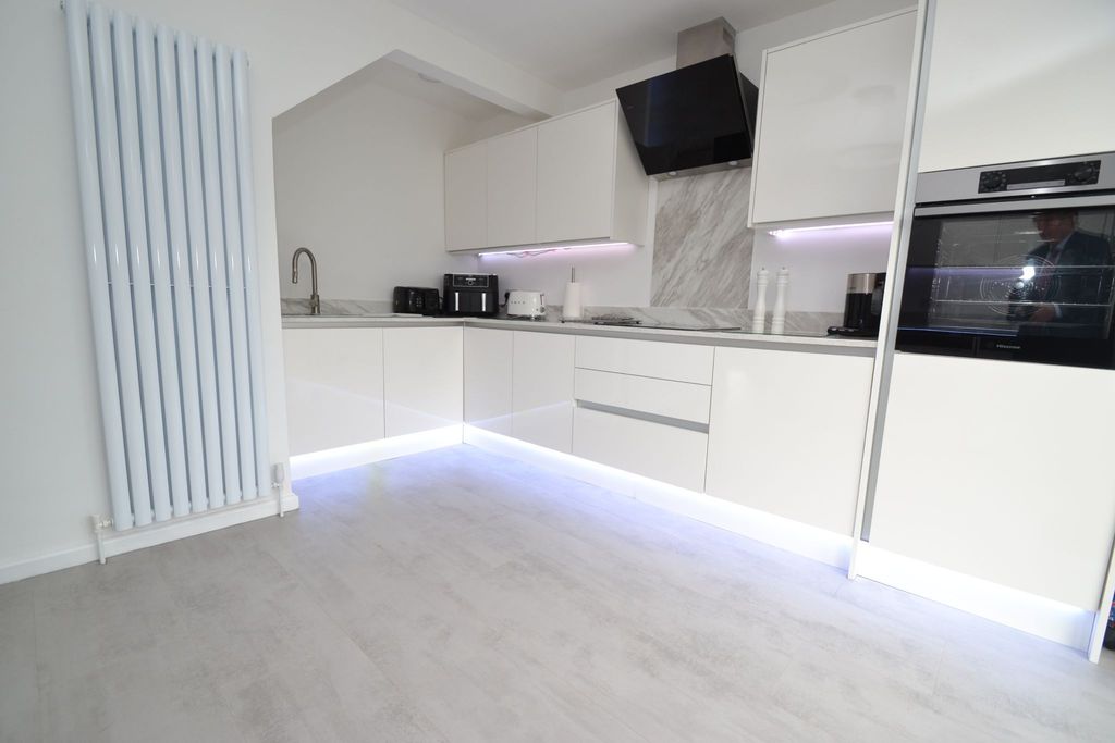 Additional image 6 of 3 bed chalet for saleBrackendale Avenue, Bradford BD10
