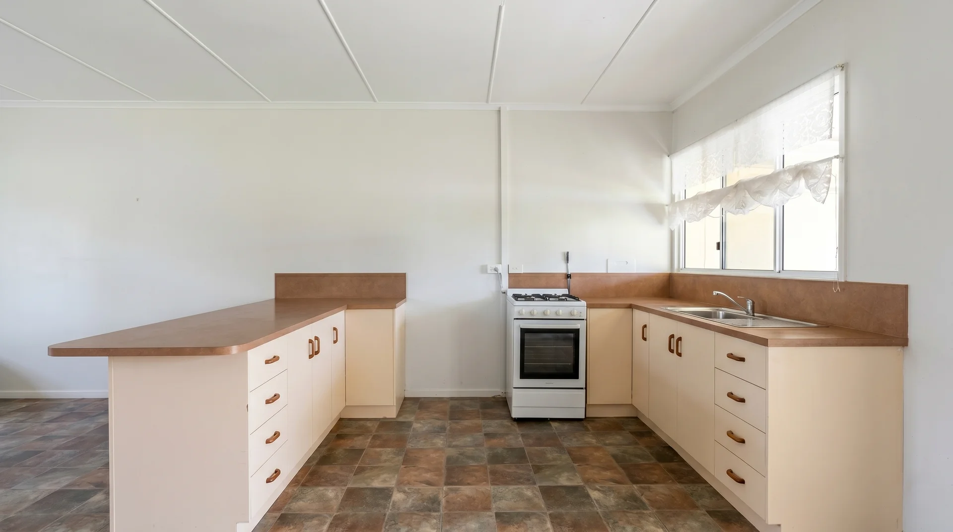 Additional image 2 of 2/5 Hinschen Street, Proserpine QLD 4800